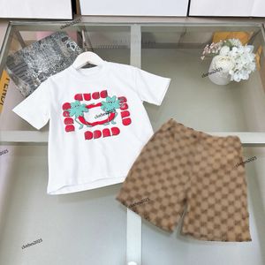 Designer di lusso Set di abbigliamento T-shirt per bambini pantaloncini con monogramma cammello bianco moda britannica Top brand estate tesori per bambini in cotone due pezzi