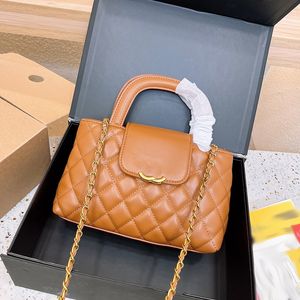 23K Chain Bag Stylish Womens Shoulder Bag 23cm Leather Diamond Gold Hardware Metal Clasp Luxury Handbag Matelasse Chain Crossbody Bag Makeup Bags Purse Dress Bags