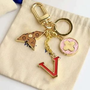 Eities Fashion Brand Letter Designer Keychains Metal Keychain Womens Bag Charm Pendant Auto Parts Car Key Chain with Gifts Box Dust Bag louiselies vittonlies