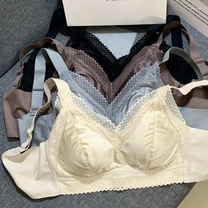 BRAS SETS 2024 SATIN LACE KANT Sömlös latex röd behå ingen stålring underkläder bekväma underkläder kvinnor