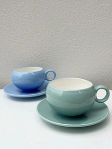 Tazze Piattini Set di tazze da caffè di lusso leggero Piatto creativo europeo di alta bellezza Tè pomeridiano britannico in ceramica