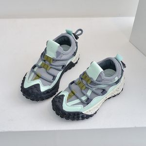 Kinder Sandalen Designerschuhe für Kinder Big Kid Schuh Kinder US11C = EUR28 Herbst Neue Anti -Kick -Outdoor -Bergsteiger Dem Boy lässige Mädchen Sport Schuhe Weihnachtsgeschenk