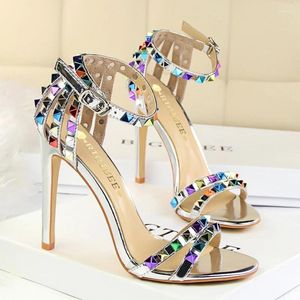 Sandálias coloridas rebite mulheres verão salto alto design de moda aberto dedo do pé fivela cinta stiletto sapatos senhora estilo romano festa sandália