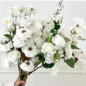 Flores decorativas brancas artificiais com um tema bola bordada rosas decoração de salão de casamento arranjo floral guia de estrada