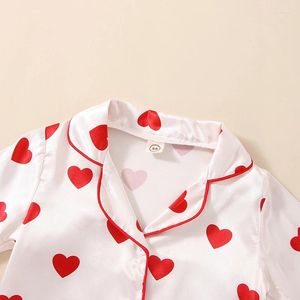 Kläderuppsättningar Zjljaychou Toddler Baby Girl Valentine S Day Pyjamas Set Heart Print Silk Satin PJs Lapel Knapp-ner byxor Sleepwear