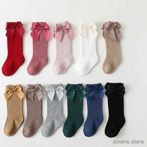 Skarpetki dla dzieci nowa marka dziecięce sockets Socks jesienne zima dzieci dziewczyny kolan high długie skarpetki bawełny duży łuk hiszpański styl dla dzieci skarpetki podłogowe