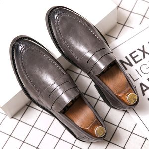 Frühlings- und Herbst -Männer Schwarze Schuhe Kleiderschuhe Slas lässig Leder für Modetrend Luxus männlicher britischer Stil Slip auf Schuhen 240125