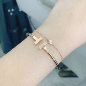 2024 Top Designer Bracelet Bracelet Titanium Steel Neutral Style Classic Simple Double T-shaped Women's and Men's Open Symmetric Punk Jewelry Cuff Wedding Q5