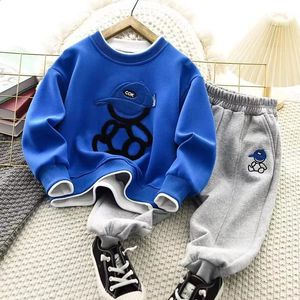 Herbst Baby Mädchen Junge Kleidung Set Cartoon Bär Pullover Top und Hose Knopf Set Kinder 2-teiliges Trainingsset Winter Freizeitkleidung 240218