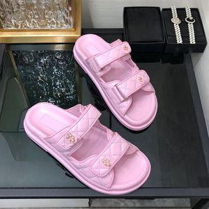 24ss Cowhide Womens Slip On Sandals Adjustable Ankle Buckle Slippers Designer Quilted Texture Slides Platform Heels Outdoor Beach Shoe Ladies Mules Leisure Shoe