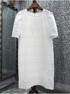 Festklänningar 2024 Summer Fashion White Dress High Quality Ladies Allover Utsökta broderier Kort ärm Rätt casual Club