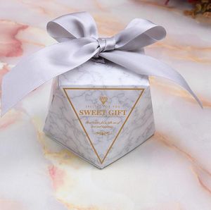 2019 Новые коробки для свадебных сувениров Цветок Фламинго Коробка конфет с шелковой лентой Бумажные подарочные коробки Baby Shower Украшение вечеринки с бриллиантом Sh4753072