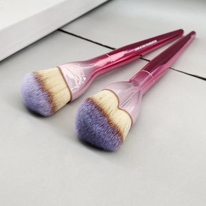 Love Beauty Fully is the Foundation Makeup Brush Pink Heartshaped Cream Cosmetics Tools 240131