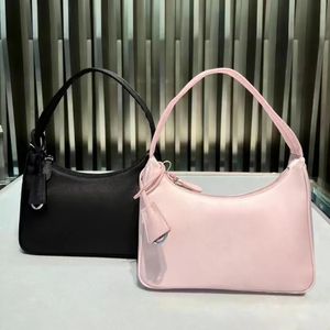 1 1 Berömd designer Nylon läder handväskor kvinnor mode underarm crossbody axelväska svart män koppling totes lyxys messenger handväska rese gym påse