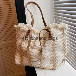 Totes Nya Tassel Handväskor vävda dukväska Kvinnor stor kapacitet Tygväska Casual Traves Stripe Design axel Bagh24219