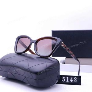 24SS CC Solglasögon Fashion Designer CH Sun Glasses Fashion Top Driving Outdoor UV Protection Oval Fashion Logo Leg för män Kvinnor Polariserade solglasögon med Box V2