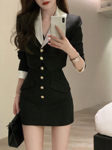 Черный комплект мини-юбки Y2k, женский повседневный комплект из 2 предметов в Корейском стиле, укороченный топ, куртка, топы, короткие юбки, элегантный костюм, осень 240202