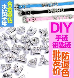 Hållängd 8mm 130pcslot charms DIY Slide Letters med strass husdjurshundhalsar Silverfärgsmycken Hitta komponenter Charms16682047