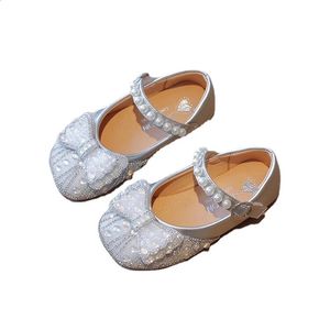 Весенне-осенняя кожаная обувь для девочек, модная детская обувь принцессы с жемчугом и стразами, обувь для маленьких девочек с мягкой подошвой 240122