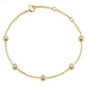 天然ダイヤモンドを備えた18Kリアルゴールド0.25ct D VVS女性用5つのダイヤモンドベゼルジアブレスレット