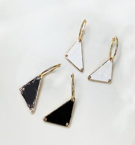 Designer Fashion Earrings Black Stud Triangular Earring for Women Highquality Top Party Gift6185288