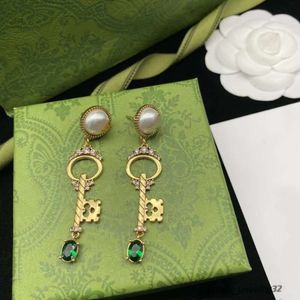 Topp lyxig designerörhängen dinglar för kvinna design kristall glittrande pärlörhängen mode smycken leverans grossist