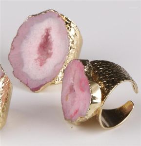 Big Gold Rose Pink Pink Plum Salmon Color Geode Crystal Stone Slice Bead Charm Justera Öppen Hammered Ring Cuff för Woman Man15766336