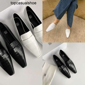 Toteme Pure Schuh Slip-on Designer Original Nische Französische Damen Britische Kitten-Heel-Quadratkopf-Krokodilnarben-Rindsleder-Muller-Schuhe der Schlepptau