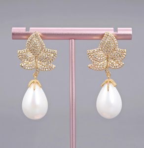 Guaiguai smycken White Sea Shell Pearl Gold Color Plated CZ Micro Pave Drop Earrings For Women Real Gems Stone Lady Fashion Jewell9095777
