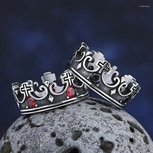 Bröllopsringar Drop Fashion 2024 Rostfritt stål Unikt Cross Crown Ring med Redblack Zircon Christianity Jewelry Par Gift