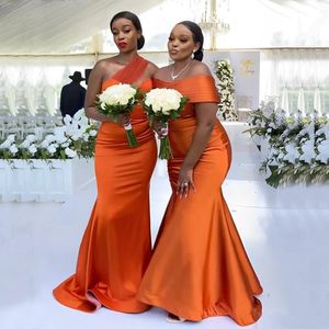 Африканские арабские оранжевые платья для юных подружек невесты Плюс Размер Длинное платье подружки невесты с русалкой Эластичные атласные платья для чернокожих женщин Одежда для свадебных гостей на свадьбе NR065