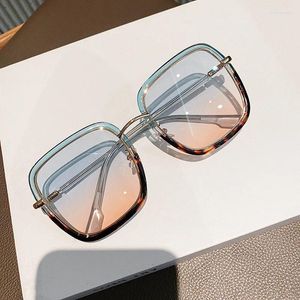 Sonnenbrille Mode Stilvolle Damen Sonnenbrille Quadratische Form Blendfreie Frauen Reisen Strand Schwimmen Outdoor Glas