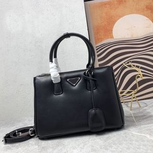 Sıcak 2024 En İyi Bayanlar Tasarımcı Gerçek Cowhide Bag Kadın Bir Omuz Crossbody Çanta Çanta Deri Lüks Satchel Haberci Çanta Tote Çanta