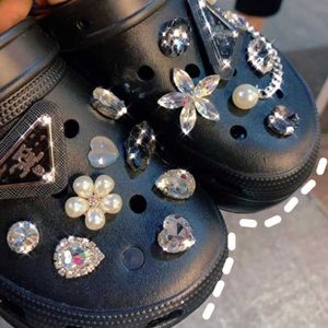 Gioielli Ciondoli con diamanti Ragazza Pantofola Decorazione Braccialetti in PVC Accessori Natale Fibbia per scarpe per bambini Fit Croc Regali per feste277r