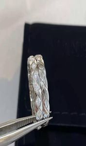 Titanium Steel Love Ring Men039s and Women039s Style zewnętrzna warstwa pierścienia Diamond Wzór Mały pierścień zapachowy Opakowanie Beauti1835564