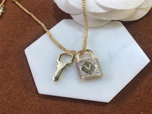Retro Lock Key Pendant Necklaces Designer Women Men Carving Letter Jewelry Pendants Necklace Unisex Couple Accessories Lover Gifts6112668