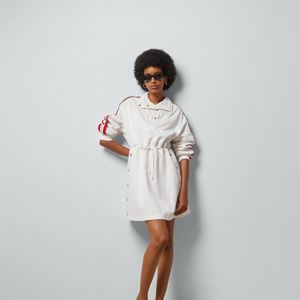 대조적 인 색상을 가진 디자이너 여성 드레스 American High Street 패션 트렌드 슬리밍 높은 허리 둥근 목 레이스 긴 슬리브 스커트