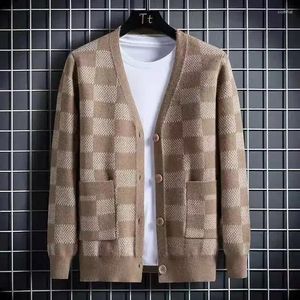 Herrenpullover Kleidung Plaid mit Taschen Strickpullover Männlich V-Ausschnitt Strickjacke Blau Koreanischer Stil Winter 2024 im klassischen A