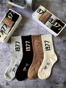 Sock Calcetines Socks Designer för Mens Womens Luxury High Quality Strumpor Fashion Represent Classic Cotton Comant Let In Air Absorb Sweat More Clorer Ojo5