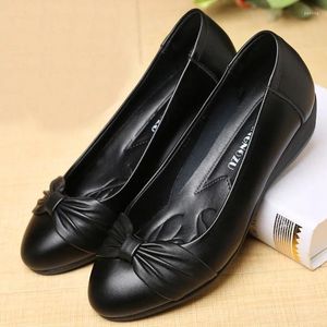 Scarpe eleganti da ufficio di lusso da donna con zeppa in pelle nera scarpa da donna moda elegante slip on mocassini da donna anziani Zapatos Mujer