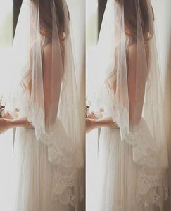 2019 Romantic Cheap Bridal Veils One Layer Fingertip Length Wedding Veils with Lace Edge White Ivory Veils for Bride new style6378458