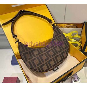 Bolsa feminina designer clássico nova bolsa feminina portátil carta impressa bolsa de ombro único crescente bolsa nas axilas