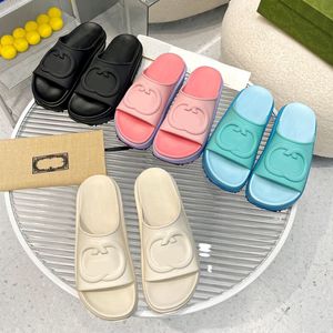 Luxury tofflor Slide Brand Designers Kvinnor Dam Hollow Platform Sandaler Kvinnor Slide Sandal med lnterlocking g Lovely Sunny Beach Woman Slippers With Box