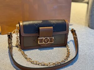 24SS Damen-Luxus-Designer-24c-Daphne-Kettentasche, Umhängetasche, Umhängetasche, Damenhandtasche, Unterarm-Geldbörse, klein und niedlich, 21 cm