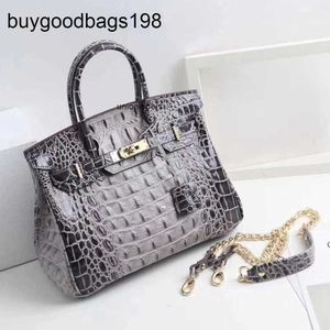 Designers Handbags Designer 2024 Spring and Summer New Crocodile Pattern Bag Fashionable Andeld Commuter Leisure First Layer 3j7m