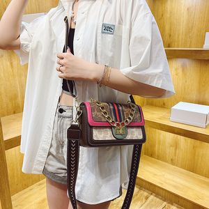 Designmärke kvinnors väska avancerad tryckt crossbody väska casual och mångsidig bärbar axel crossbody väskor 2024