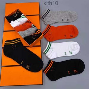 Skarpetki sportowe Sock Sock Kupa Kobiety Premium Cotton Classic Letter Oddychany pomarańczowy koszykówka piłka nożna na świeżym powietrzu pudełko o82a