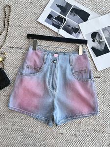 Kvinnors shorts vår och sommar hög midja pulver rodnad gradient diamantknapp korta jeans