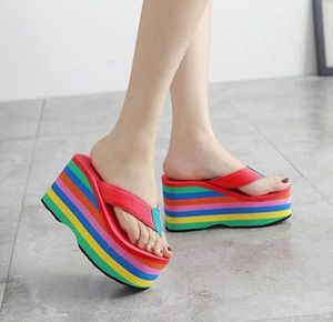 Grossistkvinnor flip flops sandaler ny tjock botten plattform tofflor sluttning strand kvinnlig regnbåge färgglada slipperibhc#