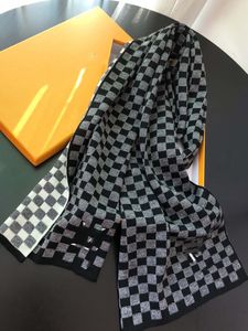 トップメンズウールスカーフ黒と白のチェスプレートニット温かいスカーフ